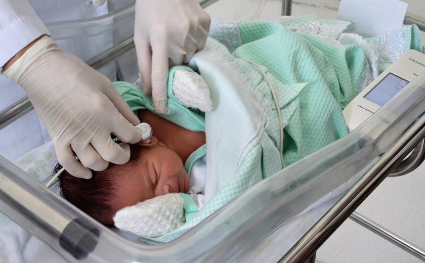 Teste da Orelhinha gratuito no SUS pode prevenir problemas de audição em recém-nascidos