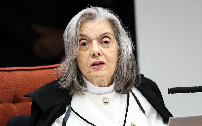Cármen Lúcia vota contra flexibilização da Lei da Ficha Limpa aprovada pelo Congresso