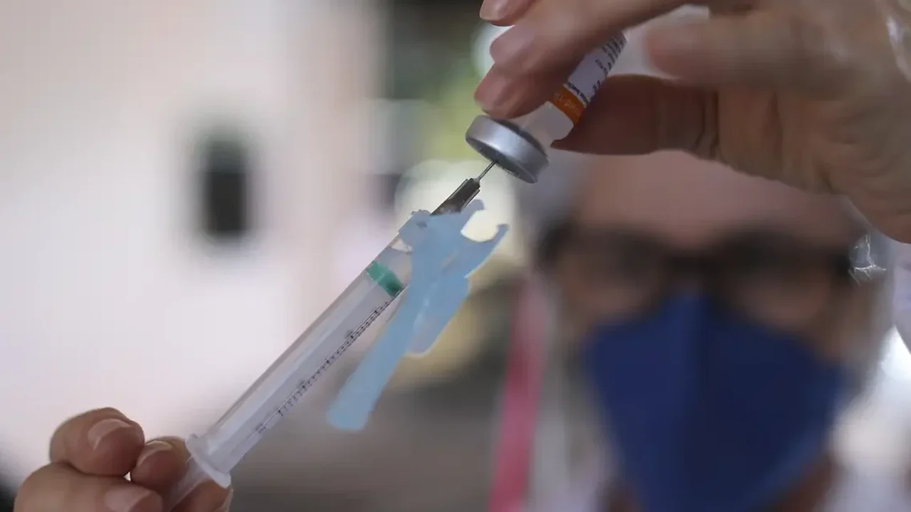 Alagoas recebe mais de 40 mil doses da vacina contra a covid-19