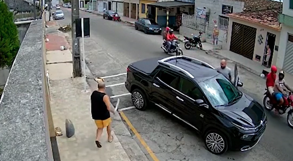 Briga de vizinhos termina com idoso esfaqueado em Estância