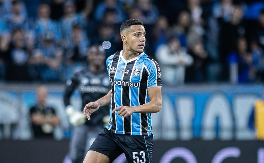 Zagueiro Gustavo Martins sofre lesão na coxa e vira dúvida do Grêmio para o Gre-Nal