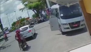 Ônibus escolar perde o controle e estudante assume o volante em Sergipe / Foto: Foto: Redes Sociais/ Reprodução