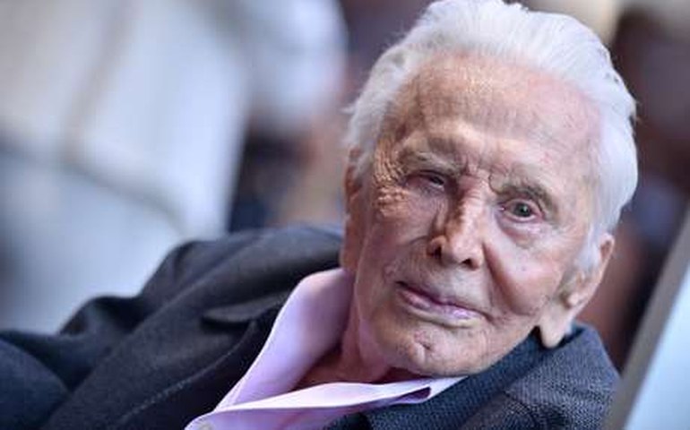Kirk Douglas visitou o Brasil em 1963 e elogiou a bossa nova