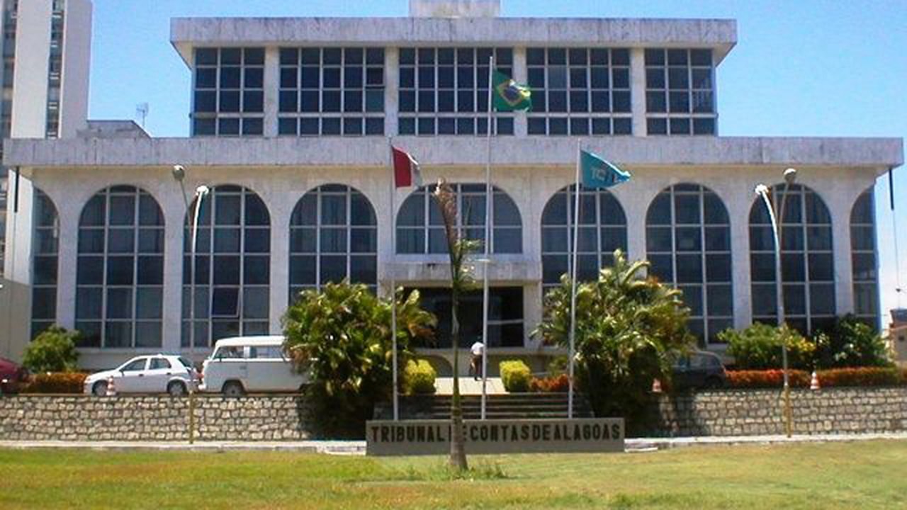 Palmeira: Denúncia ao TCE revela compra de condicionadores de ar para a Saúde em bodega no interior