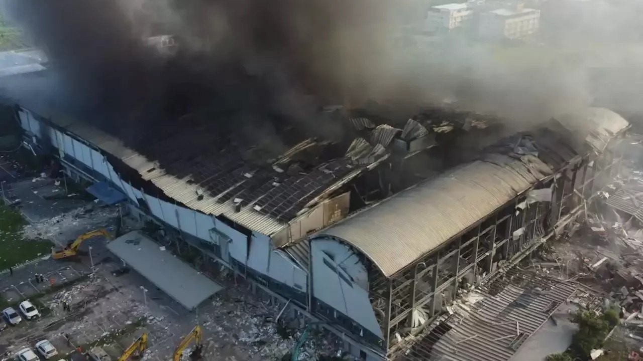 Fabricante de bolas de golfe de Taiwan é multado após incêndio matar 9 pessoas