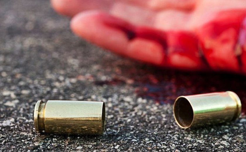 Homem é assassinado a tiros no bairro do Poço
