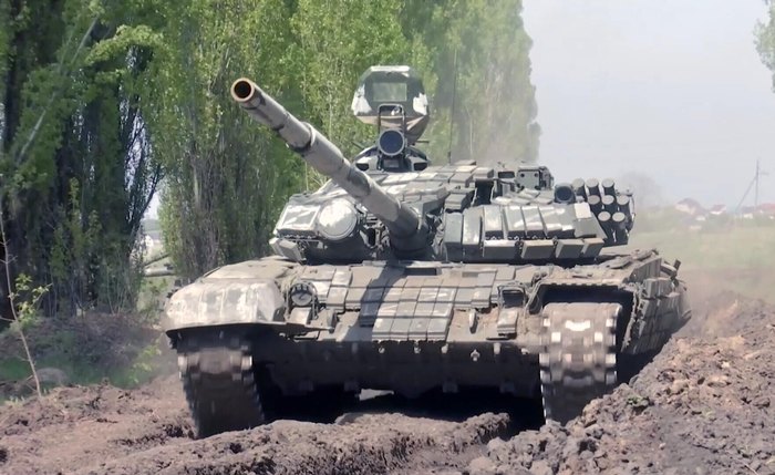 Tripulação do tanque russo T-72 aguenta 24 ataques de drones kamikaze ucranianos durante missão