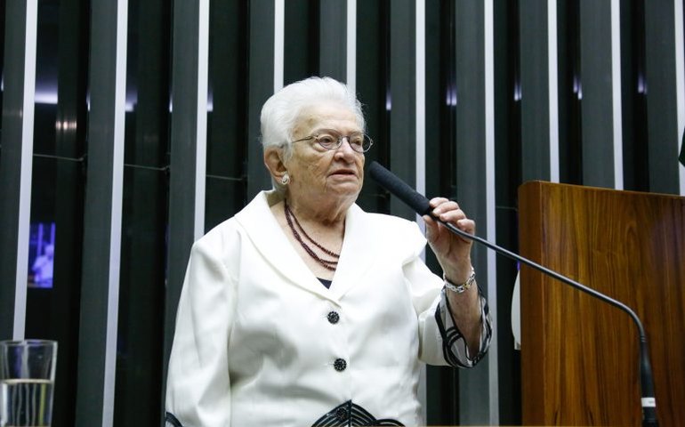 Proposta estabelece sistema de transporte público universal e gratuito