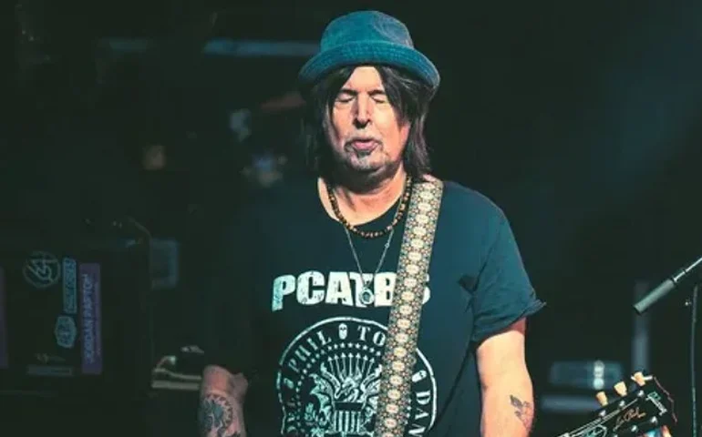 Phil Campbell, guitarrista do Motörhead, morre aos 64 anos