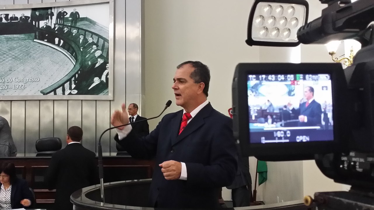 Medeiros critica decisão do Governo de recorrer de decisão judicial e não nomear Militares