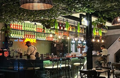 Bar de gastronomia autoral reinaugura com cardápio inspirado nos maiores sucessos da casa