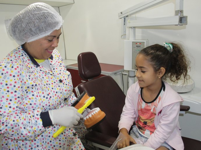 Arapiraca realiza campanha Dia “E” da escovação em escolas e UBS