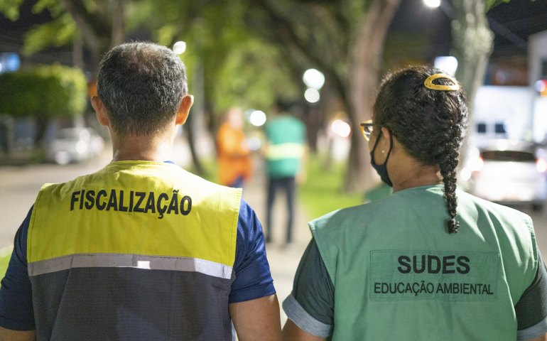 Desenvolvimento Sustentável fiscaliza estabelecimentos na Avenida Amélia Rosa, no bairro da Jatiúca