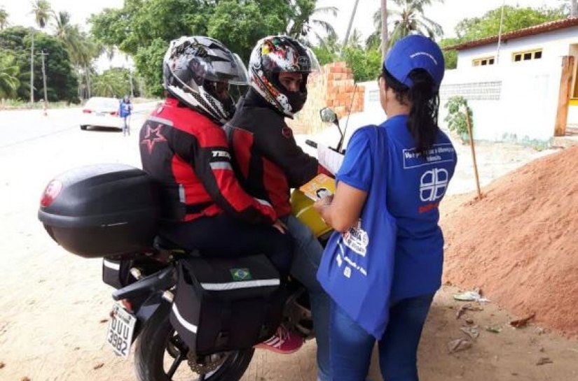 DER celebra o Dia do Motorista com blitz educativa na rodovia AL-101 Sul