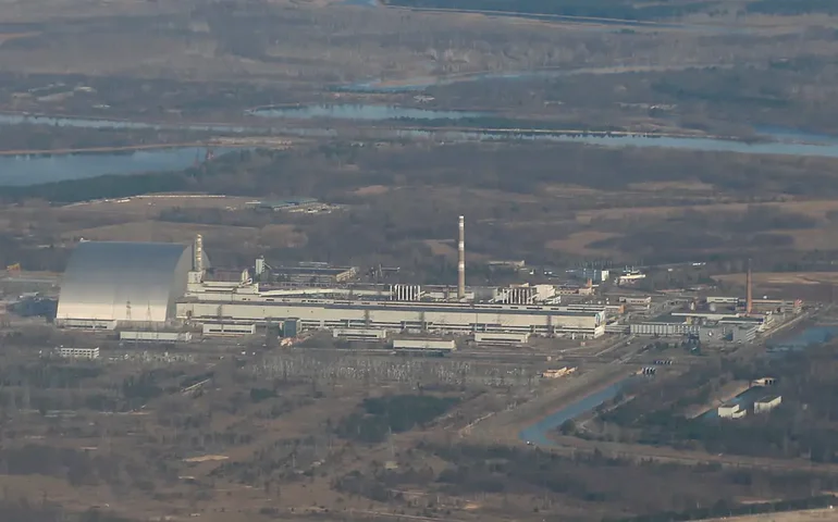 Giro internacional: usina nuclear de Chernobyl sofre ataque de drone