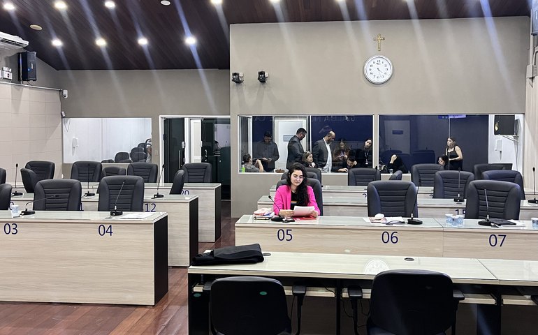 Teca Nelma é única parlamentar a votar contra aumento salarial dos vereadores em Maceió