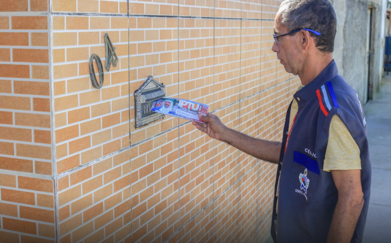 Campanha do IPTU em Penedo entrega carnê e mantém desconto na cota única até 30 de junho