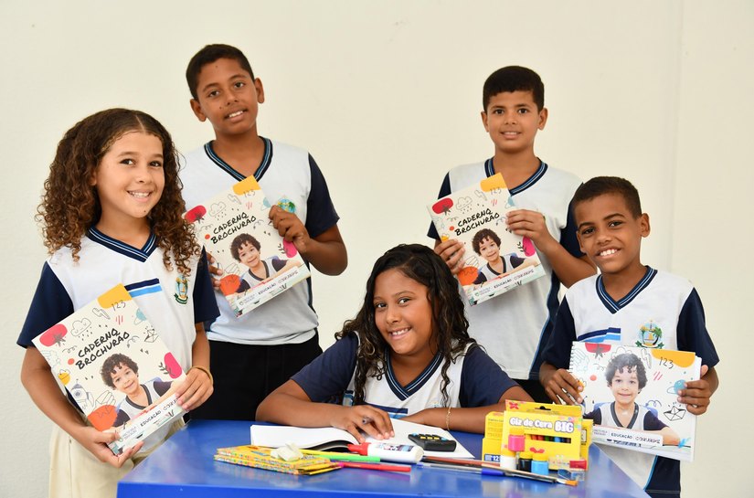 Aqui a gente cuida: Educação anuncia kits escolares e inclusão de sapatos no fardamento da rede municipal para 2026