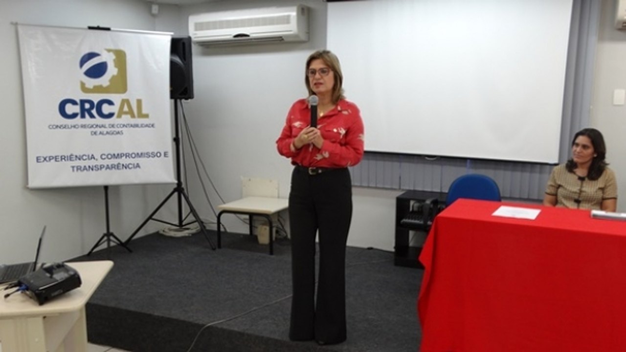 Controladora-geral do Estado participa de bate-papo com contadores do Estado