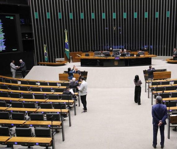 Mais de 89% dos eleitores ainda não sabem em quem votar para deputado federal, aponta Vox