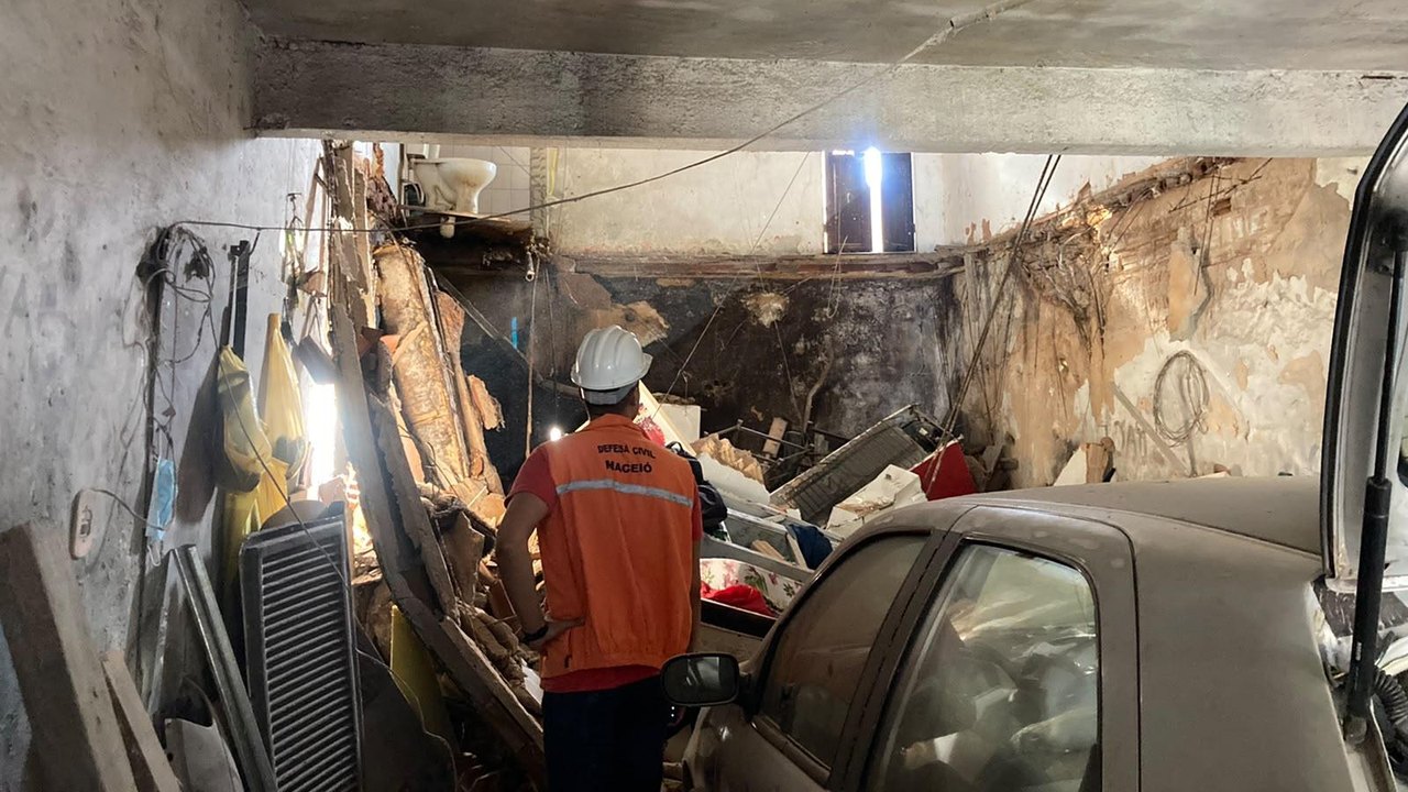 Após colapsos de residências, Defesa Civil de Maceió presta atendimento às famílias atingidas