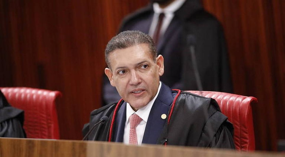 Kassio Nunes assume presidência do TSE nesta terça (12)