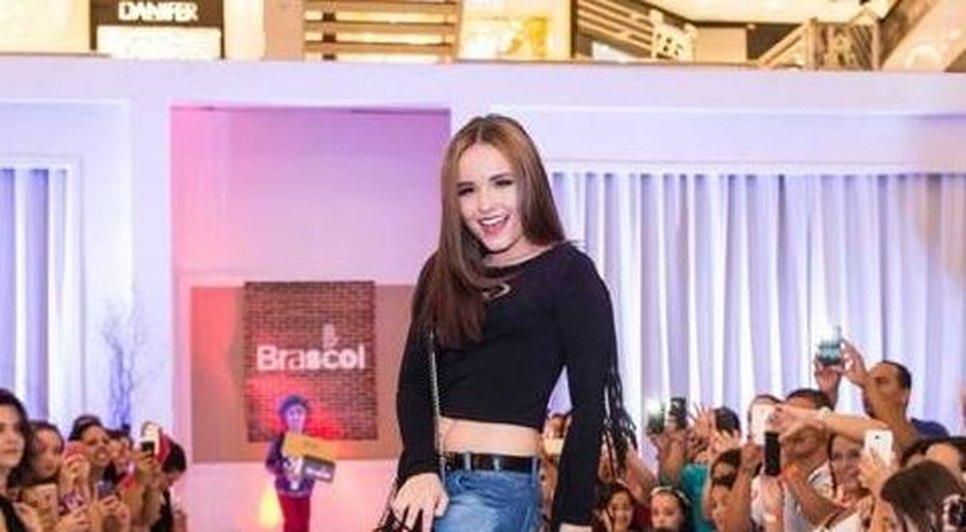 Larissa Manoela 