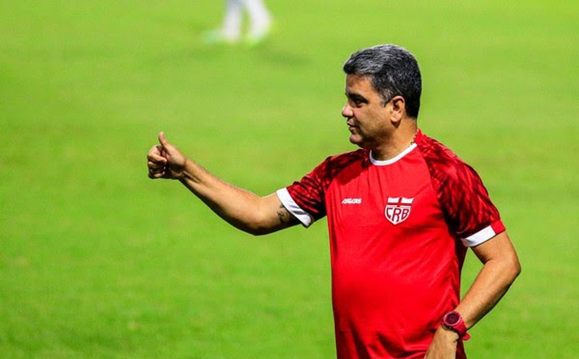 Após derrota para o Criciúma, Marcelo Cabo deixa comando do CRB