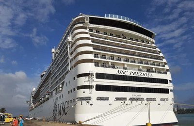 Com 3 mil passageiros, navio MSC Preziosa atraca no Porto de Maceió 