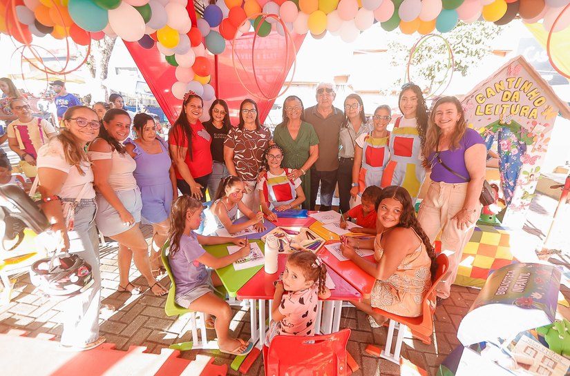 Praça da Independência fica lotada durante festa das crianças em Palmeira