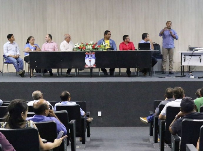 Semarh incentiva gestão participativa para uso das água do Canal do Sertão