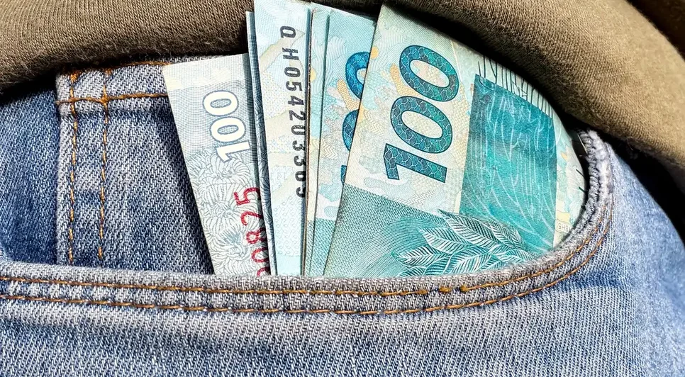 Dinheiro - Notas de 100 reais / Foto: Foto: Rafa Neddermeyer/Agência Brasil