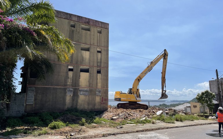 Defesa Civil recomenda demolição do Edifício Ana Cristina, no Pinheiro