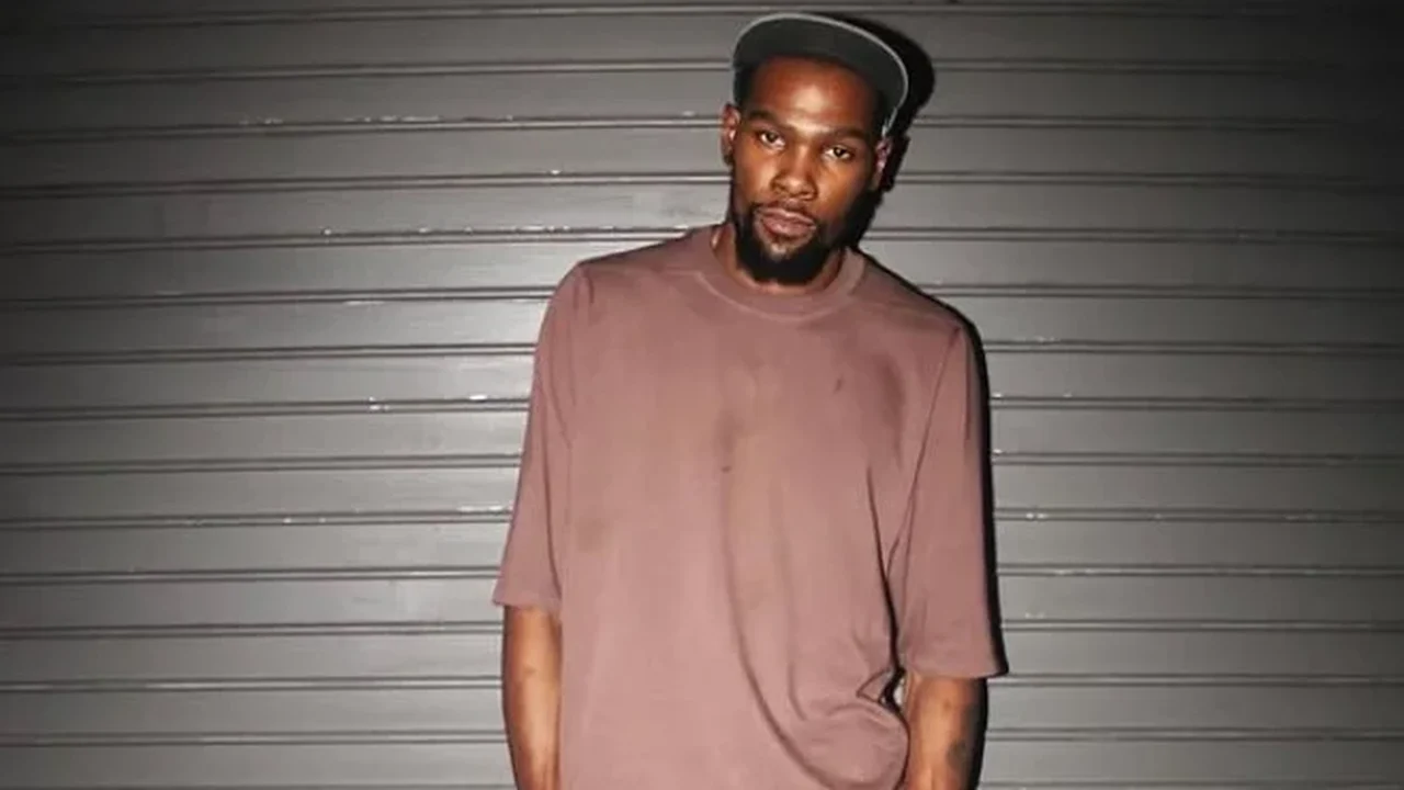 Kevin Durant revela hábitos incomuns de higiene e diz que prefere 'se sentir nas trincheiras'
