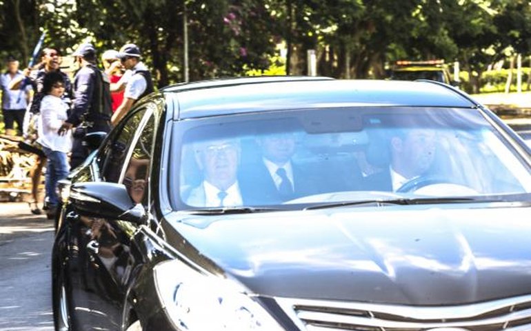 Lula diz que não tentou comprar silêncio de Cerveró e que é vítima de massacre