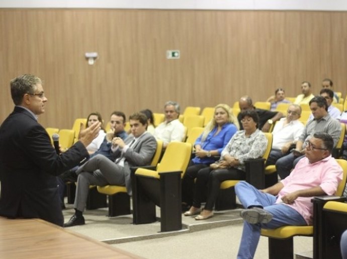 Detran promove última reunião do ano com donos de autoescolas