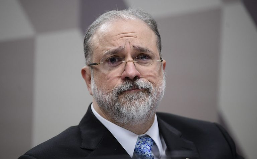 Aras concorda com ﻿fim de ‘pai’ e ‘mãe’ em registros de nascimento