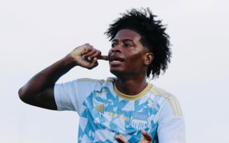 Jogador do Emelec se esconde debaixo da cama e vê mulher e filho serem sequestrados no Equador