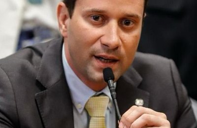 Deputado alagoano é relator de projeto que aprimora políticas de combate à violência nas escolas
