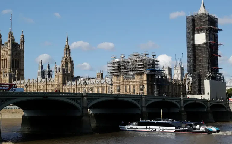 Homem ataca mulher com mordidas na Inglaterra: 'Ele tentou arrancar meu rosto'