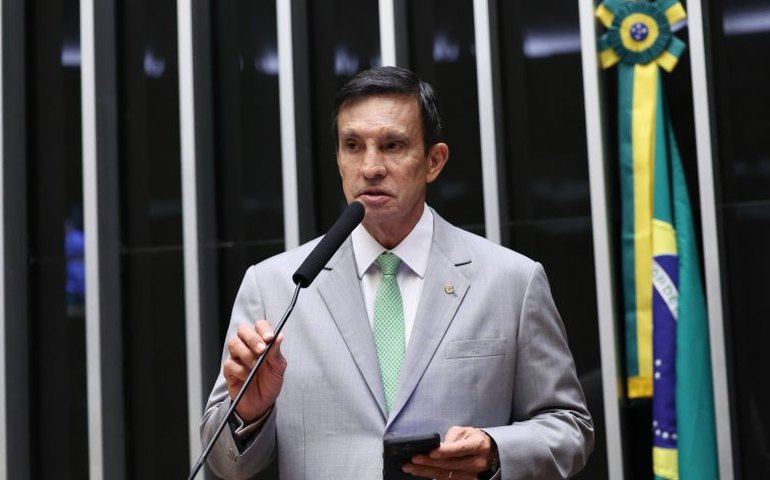 Projeto proíbe fornecimento de alimentos ultraprocessados em transportes de passageiros