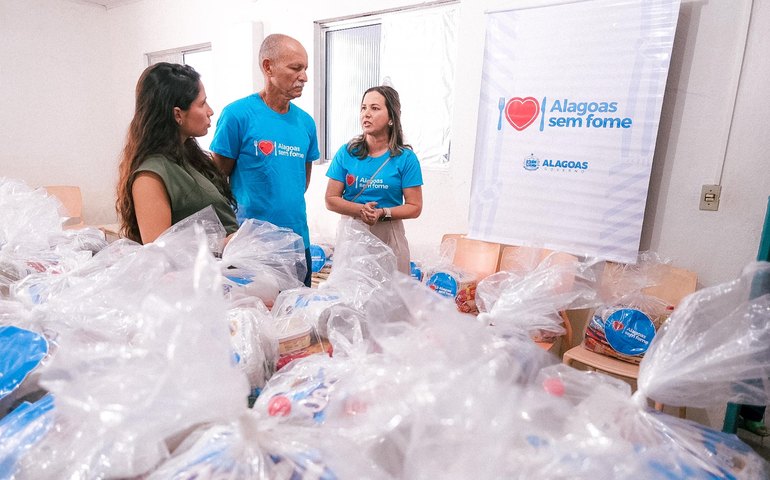 Alagoas Sem Fome beneficia centro espírita com aproximadamente meia tonelada de alimentos