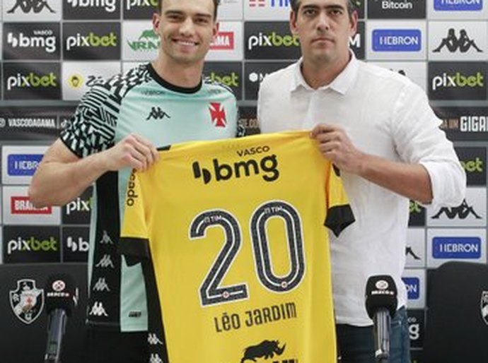 Vasco apresenta oficialmente o goleiro Léo Jardim para a temporada 2023
