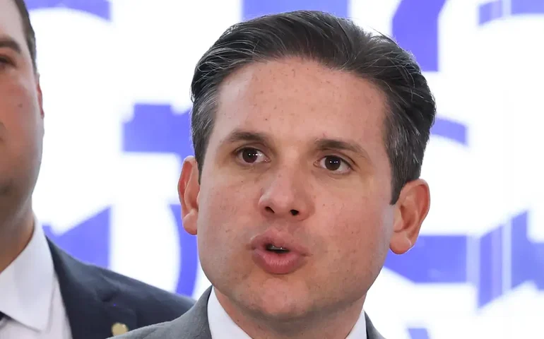 Motta cria comissão para analisar PEC da redução da escala 6X1