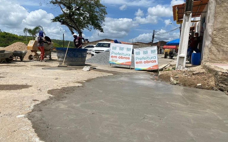 Prefeitura de Branquinha segue com recuperação do centro da cidade afetado pela enchente