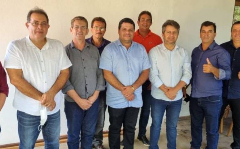 MESTRE DAS COLIGAÇÕES – Adeilson Bezerra prepara terreno para o Pros eleger um deputado federal