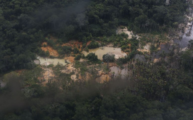 Operação contra garimpo ilegal prende dois militares
