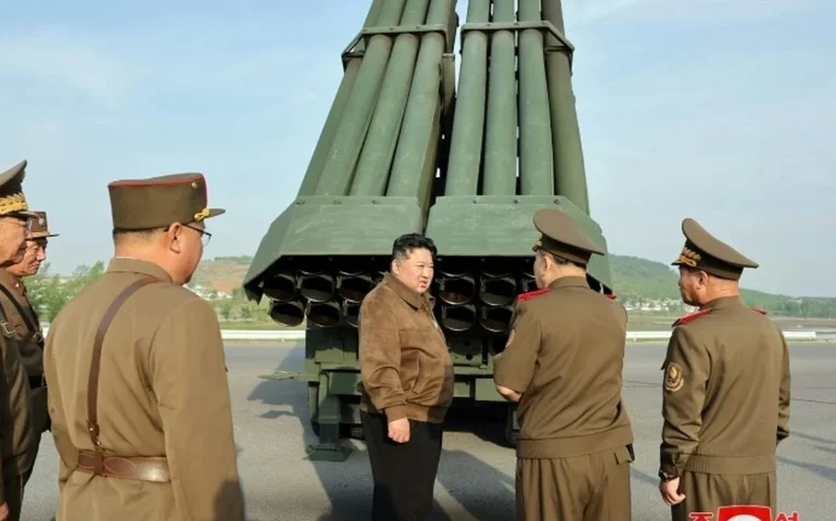 Coreia do Norte anuncia instalação de novos sistemas múltiplos de lança-foguetes