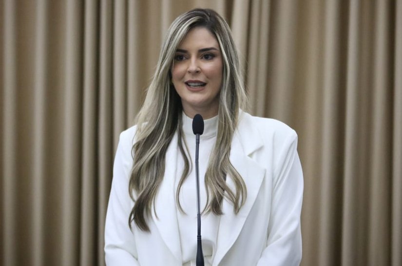 Doutora Sâmea toma posse e faz pronunciamento em tom de agradecimento