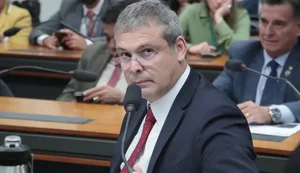 Projeto de lei prevê redução na carga horária da jornada de trabalho de milhares de brasileiros. Foto: Reprodução/Internet.